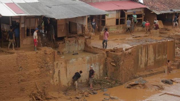 People clean up the clay after floods hit Lebak Gendong. In hard-hit Lebak outside Jakarta, residents started the slow process of cleaning up their deluged homes. “Everything’s gone,” shop owner Aminah told AFP. “I left it all because I got scared at how high the water was getting.” (Weli Ayu Rejeki / Antara Foto via REUTERS) People clean up the clay after floods hit Lebak Gendong. In hard-hit Lebak outside Jakarta, residents started the slow process of cleaning up their deluged homes. “Everything’s gone,” shop owner Aminah told AFP. “I left it all because I got scared at how high the water was getting.” (Weli Ayu Rejeki / Antara Foto via REUTERS)