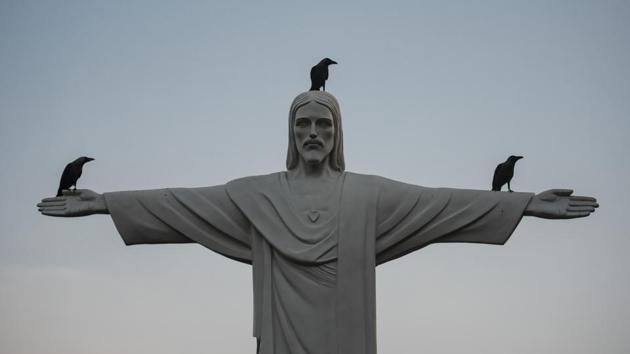 Crows are seen sitting on a replica of Rio de Janeiro’s iconic statue ‘Christ De Redeemer’ at Byculla, in Mumbai. (Aalok Soni / HT Photo)