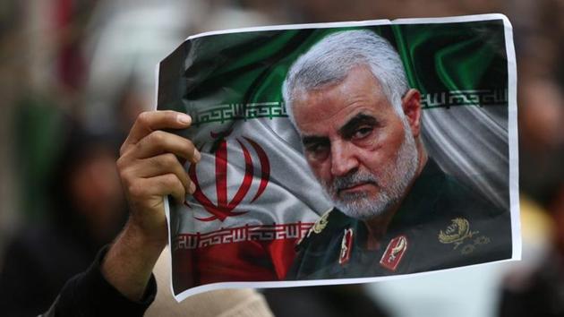 An Iranian holds a picture of late General Qassem Soleimani, head of the elite Quds Force, who was killed in an air strike at Baghdad airport, as people gather to mourn him in Tehran, Iran.(Photo: Reuters)