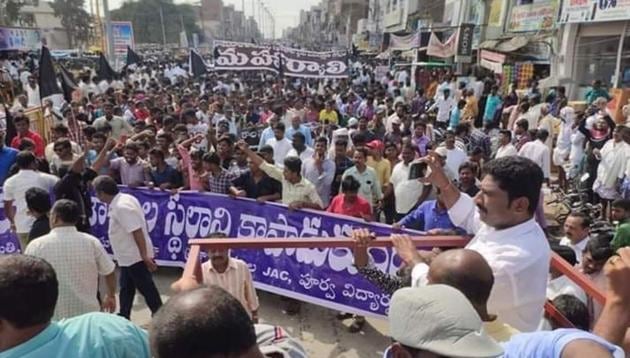 Farmers of Amaravati, the capital region of Andhra Pradesh, forced a complete shutdown of the area on Saturday in protest against the proposed shifting of administrative capital to Visakhapatnam and the alleged high-handed behaviour of the police against women protesters on Friday. (Sourced Photo) Farmers of Amaravati, the capital region of Andhra Pradesh, forced a complete shutdown of the area on Saturday in protest against the proposed shifting of administrative capital to Visakhapatnam and the alleged high-handed behaviour of the police against women protesters on Friday. (Sourced Photo)