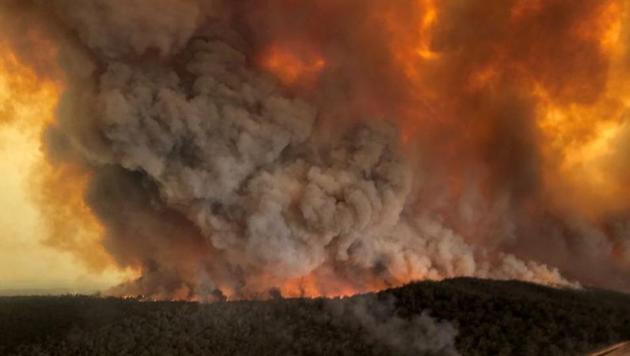 Smoke billows during bushfires in Bairnsdale, Victoria, Australia, December 30, 2019. (Photo: Reuters) Smoke billows during bushfires in Bairnsdale, Victoria, Australia, December 30, 2019. (Photo: Reuters)
