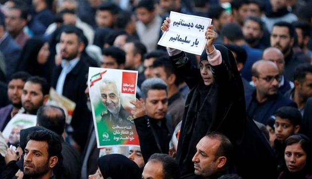 A girl holds a sign during a funeral procession for Iranian Major-General Qassem Soleimani, head of the elite Quds Force, and Iraqi militia commander Abu Mahdi al-Muhandis, who were killed in an air strike at Baghdad airport, in Ahvaz, Iran January 5, 2020.(Reuters file photo)