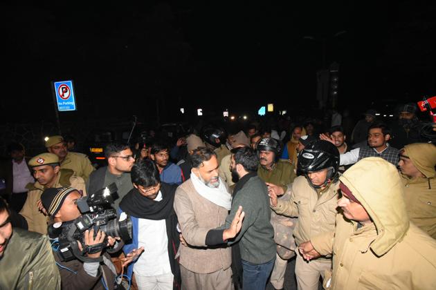 Swaraj Abhiyan chief Yogendra Yadav along with others seen outside JNU. Police, who initially refused to enter the campus as the mob rampaged inside, didn’t comment on the identity of the attackers, but university vice-chancellor M Jagadesh Kumar told television channels he will file a formal complaint. (Amal KS/HT Photo) Swaraj Abhiyan chief Yogendra Yadav along with others seen outside JNU. Police, who initially refused to enter the campus as the mob rampaged inside, didn’t comment on the identity of the attackers, but university vice-chancellor M Jagadesh Kumar told television channels he will file a formal complaint. (Amal KS/HT Photo)
