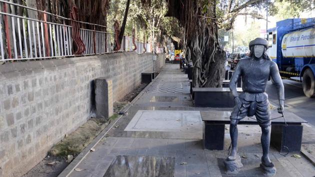 There were blotches of pigeon droppings on some of the installations. The granite benches on the footpath looked uninviting because they had not been washed or cleaned.(HT/PHOTO)