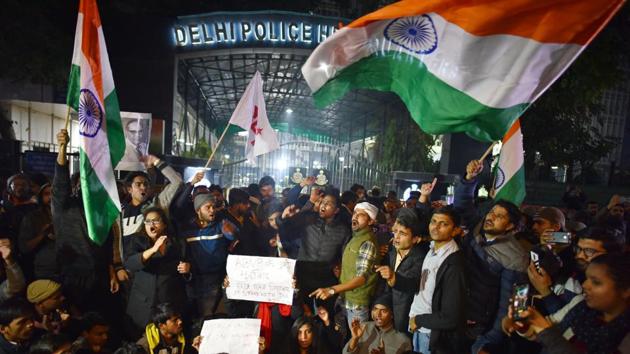 JNU students protest against the attack on students inside campus, at Police Headquarters, in New Delhi, on Sunday, January 5, 2020.(HT Photo)