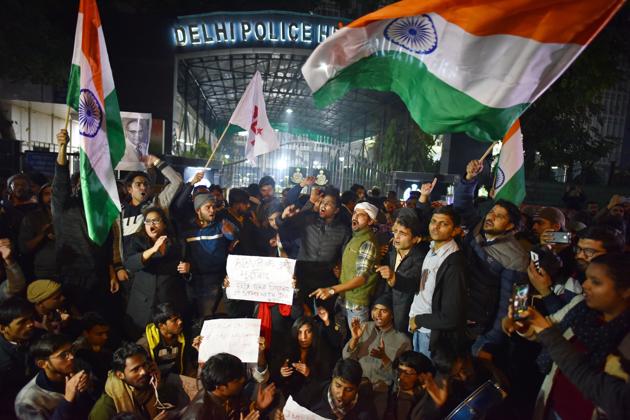 Calls on social media went out for an ‘ITO Gherao’ by 9pm. Students from across universities and the general public gathered outside the Delhi Police headquarters to voice their concern over the situation. Back at the campus, police entered JNU by 9.30pm while the situation outside turned tense with a large group raising slogans. Streetlights and residential electricity in nearby areas was reportedly cut off. (Sanchit Khanna/HT Photo) Calls on social media went out for an ‘ITO Gherao’ by 9pm. Students from across universities and the general public gathered outside the Delhi Police headquarters to voice their concern over the situation. Back at the campus, police entered JNU by 9.30pm while the situation outside turned tense with a large group raising slogans. Streetlights and residential electricity in nearby areas was reportedly cut off. (Sanchit Khanna/HT Photo)