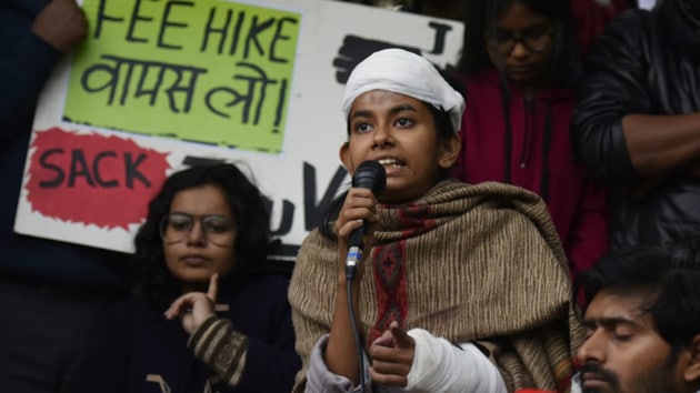 JNUSU President Aisi Ghosh addresses media personnel at JNU campus during a protest against the Sunday’s attack on attack. (Photo Vipin Kumar/HT)