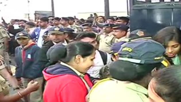 Activists being bundled into police vans to steer them away from the Gateway of India in Mumbai on Jan 7, 2020. (ANI photo)