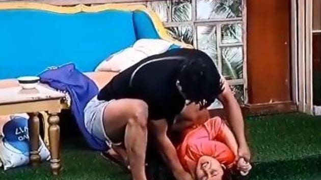 Bigg Boss 13: Sidharth Shukla had Shehnaaz Gill pinned to the ground as he threatened her.