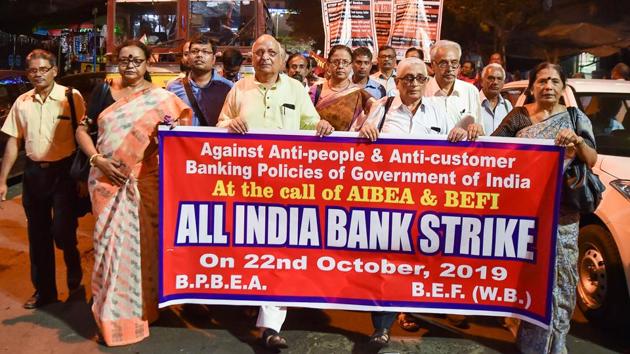 Various bank employee associations, including AIBEA, All India Bank Officers’ Association (AIBOA), BEFI, INBEF, INBOC and Bank Karmachari Sena Mahasangh (BKSM), have expressed their willingness to participate in the strike.(PTI (Representative image))