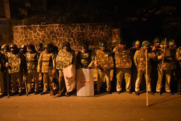 Police personnel are seen outside the main gate of JNU campus, Monday, December 6, 2020.(Amal KS / HT Photo) Police personnel are seen outside the main gate of JNU campus, Monday, December 6, 2020.(Amal KS / HT Photo)