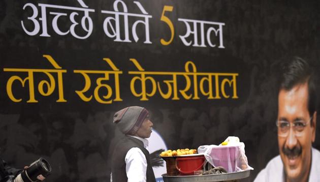 A poster of Aam Aadmi Party featuring Delhi chief minister Arvind Kejriwal.(Arvind Yadav/HT PHOTO)