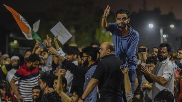 Former JNU student Umar Khalid during the protest late on Sunday night. The protest at the iconic Gateway of India had kicked off hours after students and teachers were attacked in JNU on Sunday night by a masked mob that went on a rampage. (Anshuman Poyrekar / HT Photo) Former JNU student Umar Khalid during the protest late on Sunday night. The protest at the iconic Gateway of India had kicked off hours after students and teachers were attacked in JNU on Sunday night by a masked mob that went on a rampage. (Anshuman Poyrekar / HT Photo)