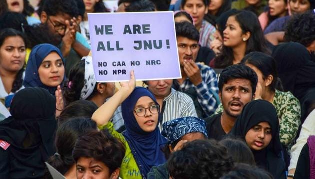 Activists and students shout slogans as they participate in a protest against the alleged violence on JNU students Sunday evening, during a rally from Hutatma Chowk to Gateway of India, in Mumbai, Monday, Jan. 6, 2020.(PTI photo)