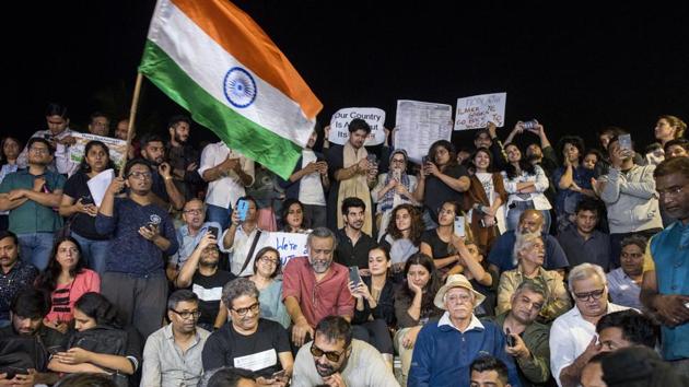 Another demonstration at Carter Road on Monday night witnessed the participation of Bollywood personalities such as Anurag Kashyap, Vishal Bhardwaj, Dia Mirza and Neeraj Ghaywan among others. On Tuesday, around 50 people, taking part in the Occupy Gateway protest, were packed into three police vans from outside the Taj Mahal Palace Hotel and taken to Azad Maidan two kilometre away. (Satyabrata Tripathy / HT Photo) Another demonstration at Carter Road on Monday night witnessed the participation of Bollywood personalities such as Anurag Kashyap, Vishal Bhardwaj, Dia Mirza and Neeraj Ghaywan among others. On Tuesday, around 50 people, taking part in the Occupy Gateway protest, were packed into three police vans from outside the Taj Mahal Palace Hotel and taken to Azad Maidan two kilometre away. (Satyabrata Tripathy / HT Photo)