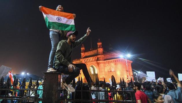 A girl holds the national flag while raising slogans during the ‘Occupy Gateway’ protest at Gateway of India in Mumbai, Maharashtra, on Monday, January 6. Organisers on Tuesday called off the against the mob attack in Delhi’s Jawaharlal Nehru University (JNU), hours after they were shifted to Azad Maidan by the police. (Pratik Chorge / HT Photo) A girl holds the national flag while raising slogans during the ‘Occupy Gateway’ protest at Gateway of India in Mumbai, Maharashtra, on Monday, January 6. Organisers on Tuesday called off the against the mob attack in Delhi’s Jawaharlal Nehru University (JNU), hours after they were shifted to Azad Maidan by the police. (Pratik Chorge / HT Photo)