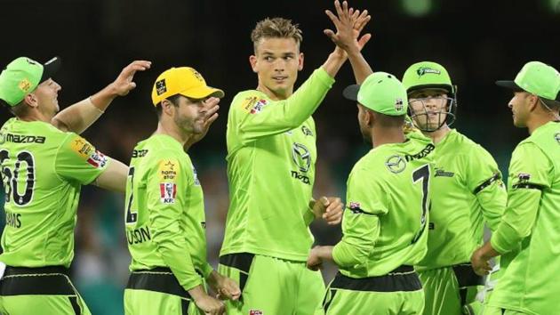 Australia off-spinner Chris Green (middle) during a BBL match.(Twitter)