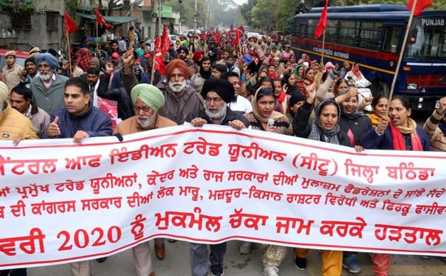 Activists of the All India Bank Employees Association, Punjab units of CITU and AITUC, Dehati Mazdoor Sabha and other unions taking out a march in Bathinda during the Bharat Bandh on Wednesday. (Sanjeev Kumar/HT) Activists of the All India Bank Employees Association, Punjab units of CITU and AITUC, Dehati Mazdoor Sabha and other unions taking out a march in Bathinda during the Bharat Bandh on Wednesday. (Sanjeev Kumar/HT)