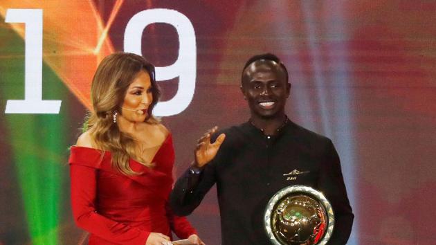 Soccer Football - African Footballer of Year Awards - Albatros Citadel Sahl Hasheesh, Hurghada, Egypt - January 7, 2020 Senegal's Sadio Mane receives the African footballer of the year award REUTERS/Amr Abdallah Dalsh TPX IMAGES OF THE DAY(REUTERS)