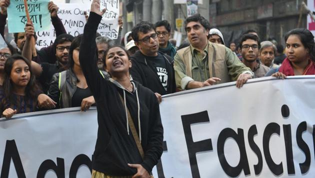 Students from different colleges walk in solidarity with JNU students and against NRC, CAA and NPR from College street to Jorasanko, in Kolkata, West Bengal, India, on Tuesday, January 07, 2020.(Samir Jana / Hindustan Times photo)