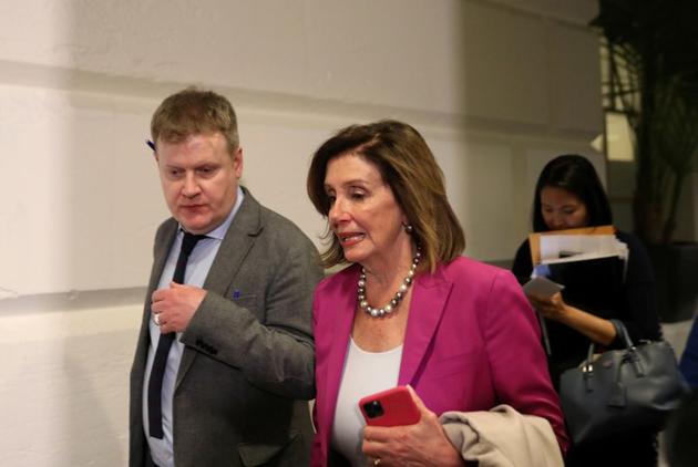 U.S. House Speaker Nancy Pelosi was handed the note at a democratic leadership meeting on Capitol Hill in Washington, U.S.(REUTERS)