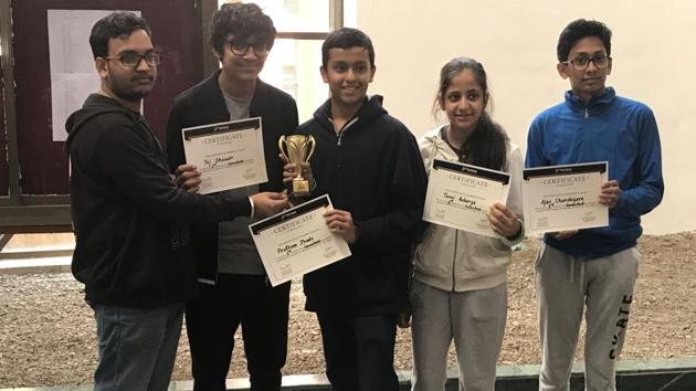 From left- incharge Yatin Mohan felicitating Tej Dhawan, Pratham Zende, Tanvi Acharya, and Ojas Chandegave.(HT/PHOTO)