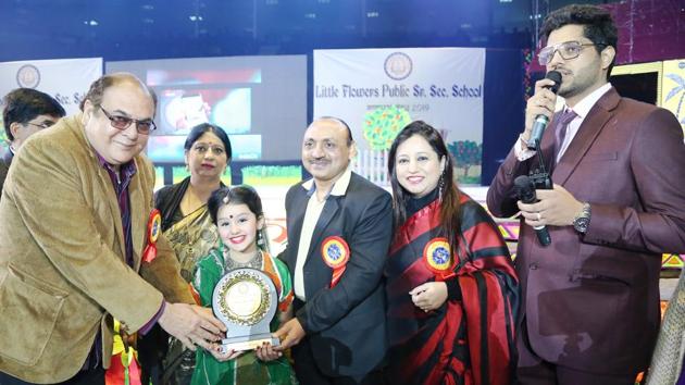 Tribute was offered to educationist and philanthropist late D R Patel.(HT)