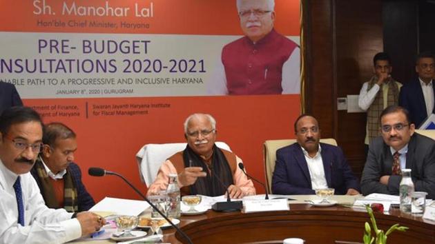 Chief minister Manohar Lal Khattar held a pre-budget consultation meeting with service sector experts, at the PWD rest house on Wednesday.(HT Photo) Chief minister Manohar Lal Khattar held a pre-budget consultation meeting with service sector experts, at the PWD rest house on Wednesday.(HT Photo)