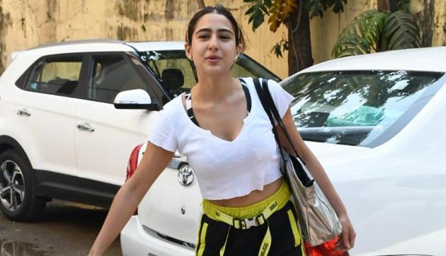 Sara Ali Khan after her Pilates class in Mumbai.(Varinder Chawla) Sara Ali Khan after her Pilates class in Mumbai.(Varinder Chawla)