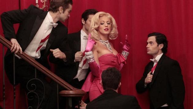 In 2012, for the 100th Episode of Gossip Girl, Blake Lively also did a performance to the Diamond’s Are A Girl’s Best Friend for a dream sequence, and the blonde bombshell looked like an exact replica of Marilyn. (instagram)