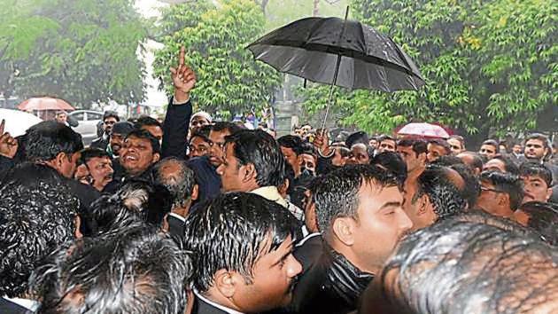 Lawyers staging a protest at the DM office in Lucknow on January 8,2020. (HT Photo) Lawyers staging a protest at the DM office in Lucknow on January 8,2020. (HT Photo)
