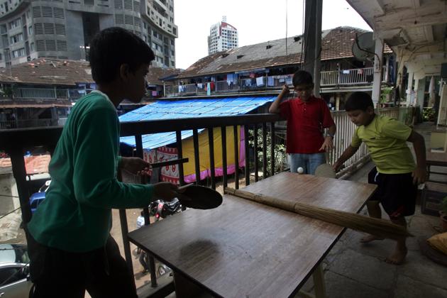 Life in Urankar Wadi, a chawl in Girgaon, Mumbai, in a picture dated September 9, 2008. (Satish Bate/ HT Photo) Life in Urankar Wadi, a chawl in Girgaon, Mumbai, in a picture dated September 9, 2008. (Satish Bate/ HT Photo)