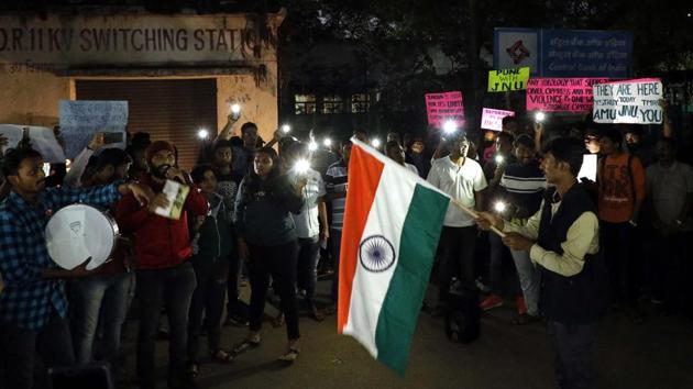 A torch march was organised by various students group at Fergusson College on Wednesday evening.(Rahul Raut/HT PHOTO)
