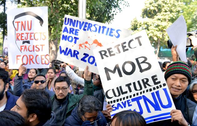 JNU students hold placards during their protest march from Mandi House to HRD Ministry, demanding the removal of the university vice-chancellor, on January 9.(ANI)