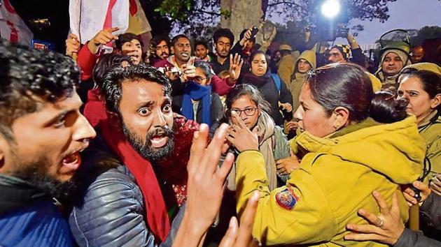Protesting students alleged that the police used force to disperse them at Shastri Bhavan, causing injuries to many of them. (HT Photo) Protesting students alleged that the police used force to disperse them at Shastri Bhavan, causing injuries to many of them. (HT Photo)