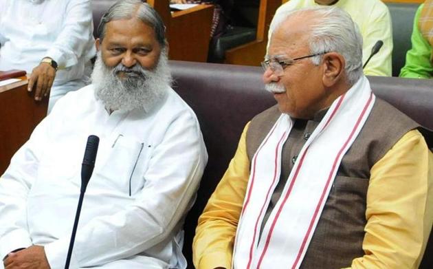 Haryana chief minister Manohar Lal Khattar (right) and state home minister Anil Vij during a recent assembly session.(HT file photo)