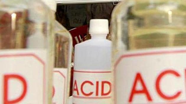 West Bengal has earned the dubious distinction of being the state with the most number of recorded incidents of acid attacks in 2018(Sanjeev Verma/HT)(Representative Image) West Bengal has earned the dubious distinction of being the state with the most number of recorded incidents of acid attacks in 2018(Sanjeev Verma/HT)(Representative Image)