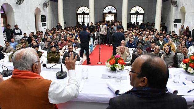 Manohar Lal Khattar ordered that the complainant be reimbursed, engineer be suspended and asked him to leave the meeting. (HT Photo) Manohar Lal Khattar ordered that the complainant be reimbursed, engineer be suspended and asked him to leave the meeting. (HT Photo)