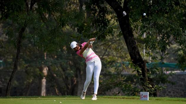 Pranavi Urs in action at Hero Women’s Pro Golf Tour 2020 at the Poona Club Golf Course on Thursday. At the end of day two, she was placed second with a two-over-par score of 73.(SANKET WANKHADE/HT)