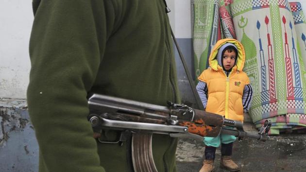 In this, Nov. 10, 2019 file photo, an Indian policeman guards as a Kashmiri child looks on outside the Hazratbal shrine. The bench said freedom of speech and expression includes right to internet within Article 19 of the Constitution.(AP) In this, Nov. 10, 2019 file photo, an Indian policeman guards as a Kashmiri child looks on outside the Hazratbal shrine. The bench said freedom of speech and expression includes right to internet within Article 19 of the Constitution.(AP)