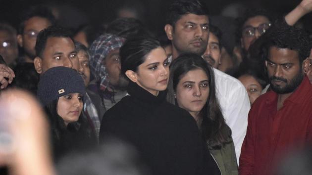 Actor Deepika Padukone is seen at a gathering at JNU in solidarity with the students against Sunday’s violence, in New Delhi. (Vipin Kumar /HT PHOTO) Actor Deepika Padukone is seen at a gathering at JNU in solidarity with the students against Sunday’s violence, in New Delhi. (Vipin Kumar /HT PHOTO)