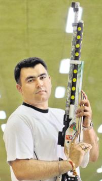To keep fit, Gagan Narang spends a few hours, five days a week, exercising at a gym. As a shooter, a lot of work goes into specific areas like the shoulders, back and legs, the core and the mind.(HT FILE PHOTO)