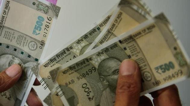 The ATM cash handling agency made a goof up. Instead of loading the Rs 100 notes, they filled that tray with Rs 500 notes.(Pradeep Gaur/Mint File Photo)