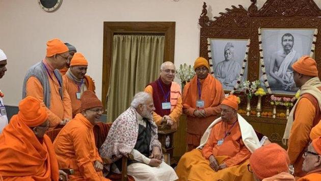 PM Narendra Modi interacts with seers at Belur Math in Kolkata (Courtesy: PMO) PM Narendra Modi interacts with seers at Belur Math in Kolkata (Courtesy: PMO)