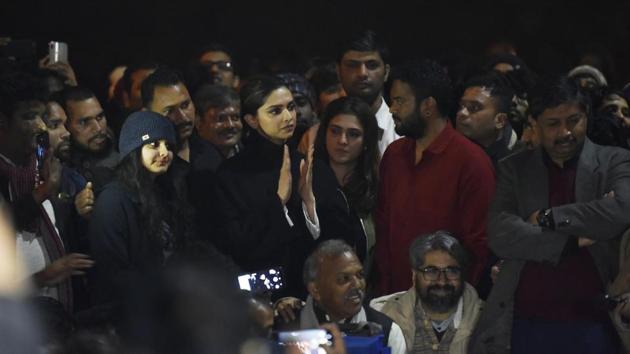 Actor Deepika Padukone showed up at JNU on Tuesday evening to express solidarity with students protesting against the recent violence on the campus. She stood quietly among students as former JNUSU president Kanhaiya Kumar, in a defiant speech, said the students won’t be cowed down by the violence. (Vipin Kumar / HT Photo) Actor Deepika Padukone showed up at JNU on Tuesday evening to express solidarity with students protesting against the recent violence on the campus. She stood quietly among students as former JNUSU president Kanhaiya Kumar, in a defiant speech, said the students won’t be cowed down by the violence. (Vipin Kumar / HT Photo)