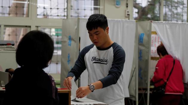 A man casts his ballot at a polling station during general elections in New Taipei City, Taipei, Taiwan January 11, 2020. REUTERS/Tyrone Siu (REUTERS) A man casts his ballot at a polling station during general elections in New Taipei City, Taipei, Taiwan January 11, 2020. REUTERS/Tyrone Siu (REUTERS)