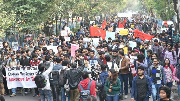 Students of Jadavpur University hold placards and raise slogans in solidarity during a protest against the attack on JNU students in Kolkata on Monday, January 6. The attack on JNU has led to demonstrations by university students in different cities across the country. (Samir Jana / HT Photo) Students of Jadavpur University hold placards and raise slogans in solidarity during a protest against the attack on JNU students in Kolkata on Monday, January 6. The attack on JNU has led to demonstrations by university students in different cities across the country. (Samir Jana / HT Photo)