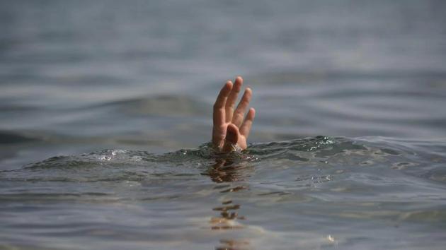 Eleven migrants died on Saturday, including eight children, when their vessel sank in the Aegean Sea off the coast of Turkey, state news agency Anadolu reported.(HT File Photo)