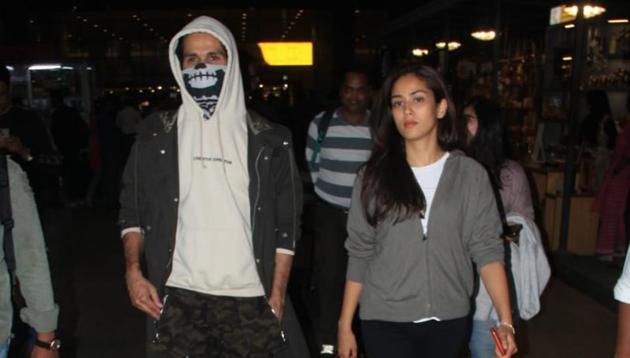 Shahid Kapoor and Mira Rajput at the Mumbai airport on Saturday.(Varinder Chawla)