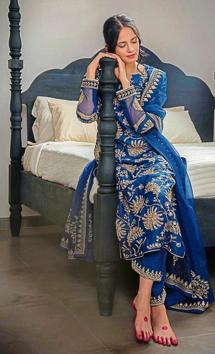 For the evening, opt for an embroidered straight fit kurti with straight fit pants and an organza dupatta and keep it monotone, rather than mixing the colours for a more elegant look. Here, the model is seen in a Prussian blue suit with marori work. Adorn your feet by applying alta and let it make a statement for you. (INSTAGRAM)